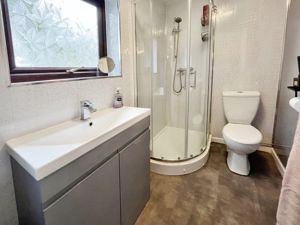 En-suite- click for photo gallery